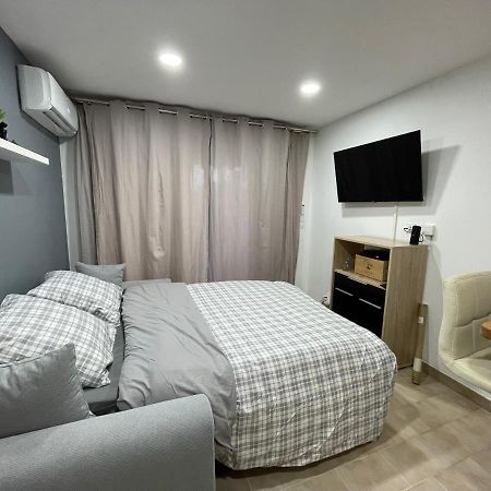 2 Pieces Climatise-Wifi / 4 Voyageurs / Boxe Prive / 2 Piscines / 2 Tennis / Petanque / Pingpong อองทีบส์ ภายนอก รูปภาพ