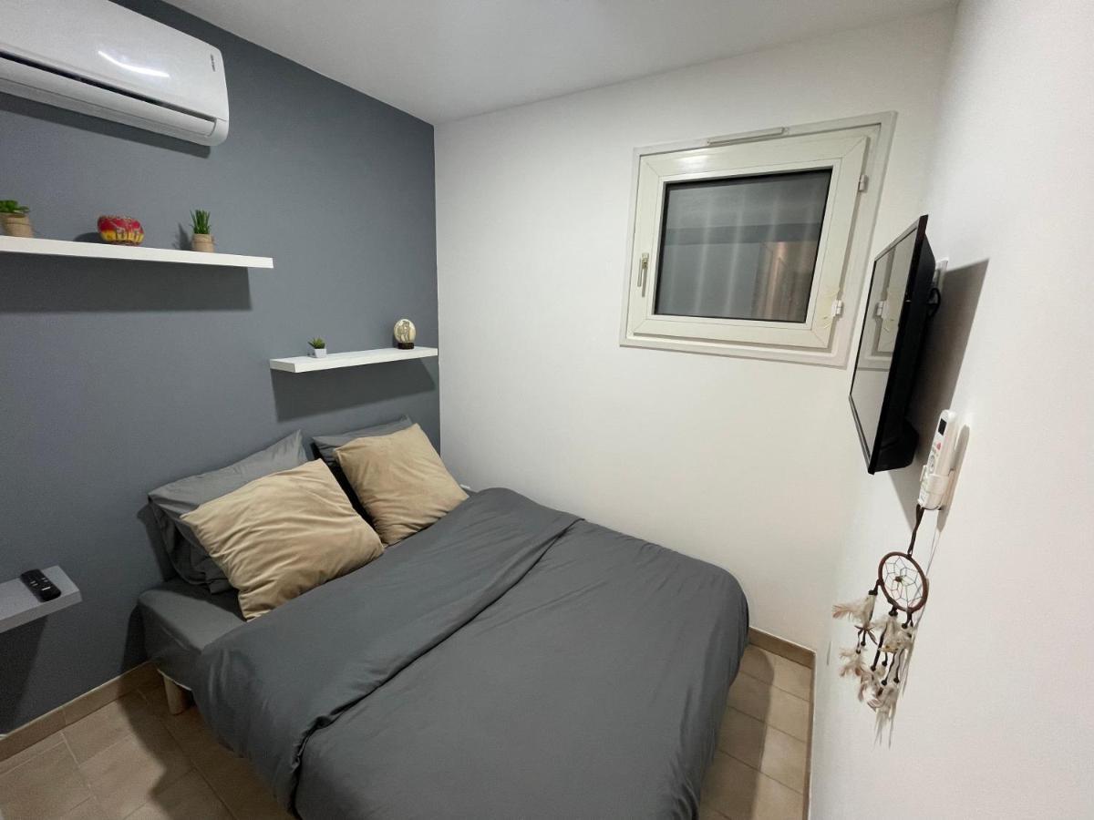 2 Pieces Climatise-Wifi / 4 Voyageurs / Boxe Prive / 2 Piscines / 2 Tennis / Petanque / Pingpong อองทีบส์ ภายนอก รูปภาพ