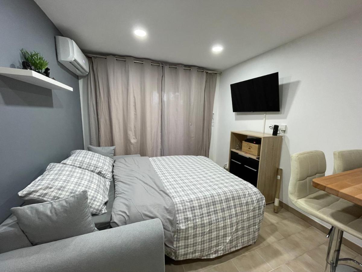2 Pieces Climatise-Wifi / 4 Voyageurs / Boxe Prive / 2 Piscines / 2 Tennis / Petanque / Pingpong อองทีบส์ ภายนอก รูปภาพ