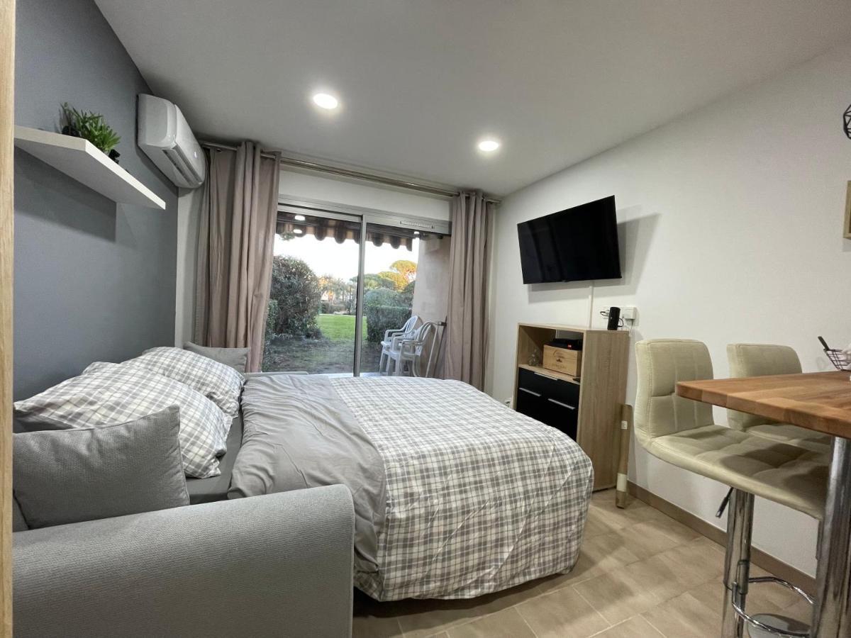 2 Pieces Climatise-Wifi / 4 Voyageurs / Boxe Prive / 2 Piscines / 2 Tennis / Petanque / Pingpong อองทีบส์ ภายนอก รูปภาพ
