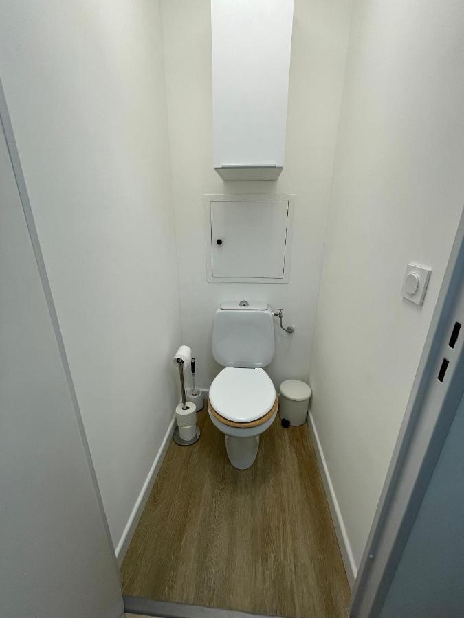 2 Pieces Climatise-Wifi / 4 Voyageurs / Boxe Prive / 2 Piscines / 2 Tennis / Petanque / Pingpong อองทีบส์ ภายนอก รูปภาพ